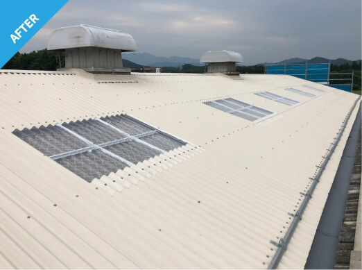 工場・倉庫の劣化したスレート屋根の雨漏りを補修し断熱効果もある防水工事リリーフ工法（カバー工法）を施工し美しくなった屋根